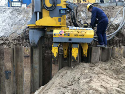 施工過程中，如何避免鋼板樁傾斜？   