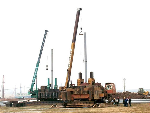 鋼板樁施工注意與建筑物保持多少距離？